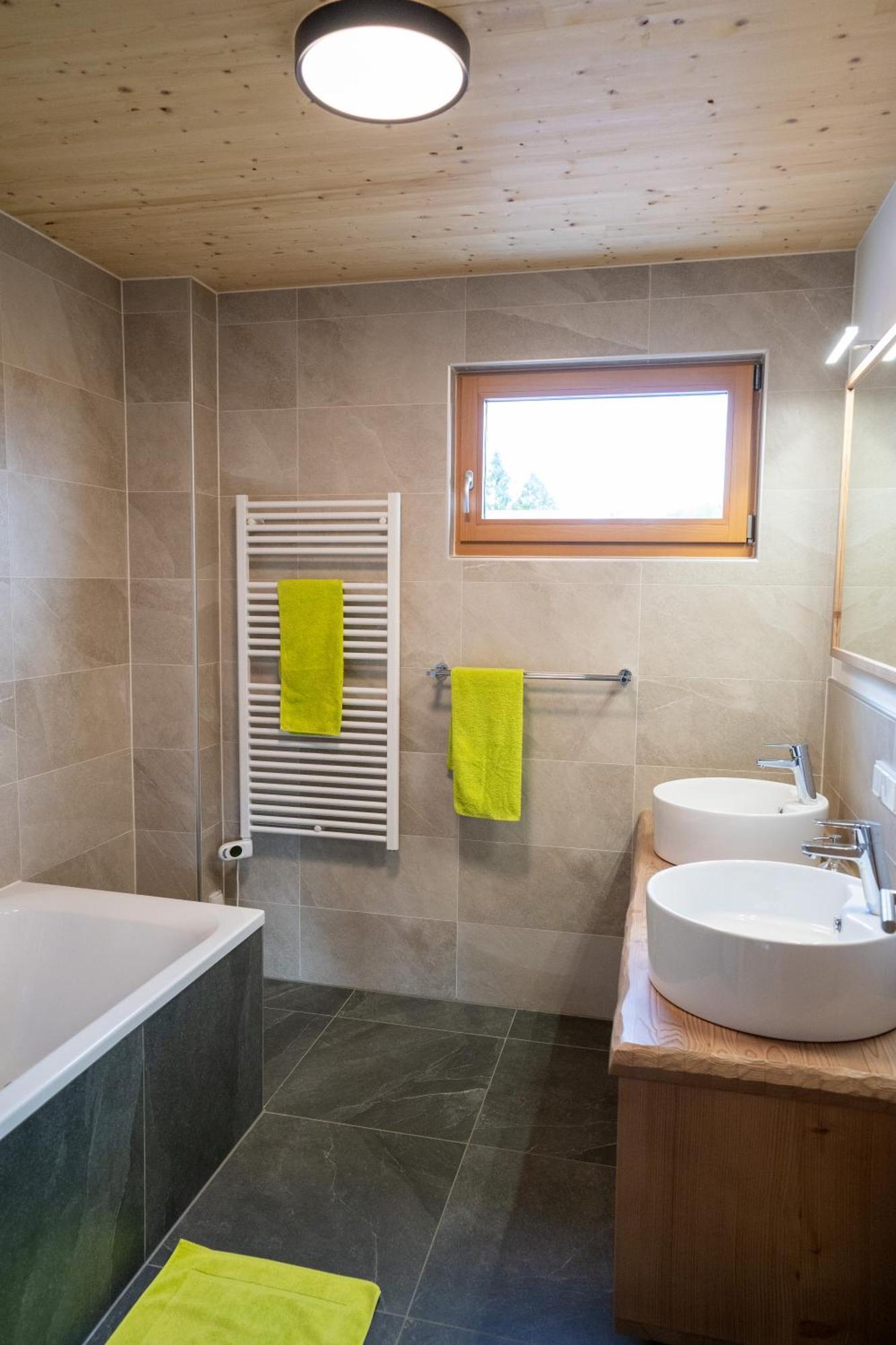 Holzhaus "Zum Schwarz'N" Apartment Aurach am Hongar Ngoại thất bức ảnh