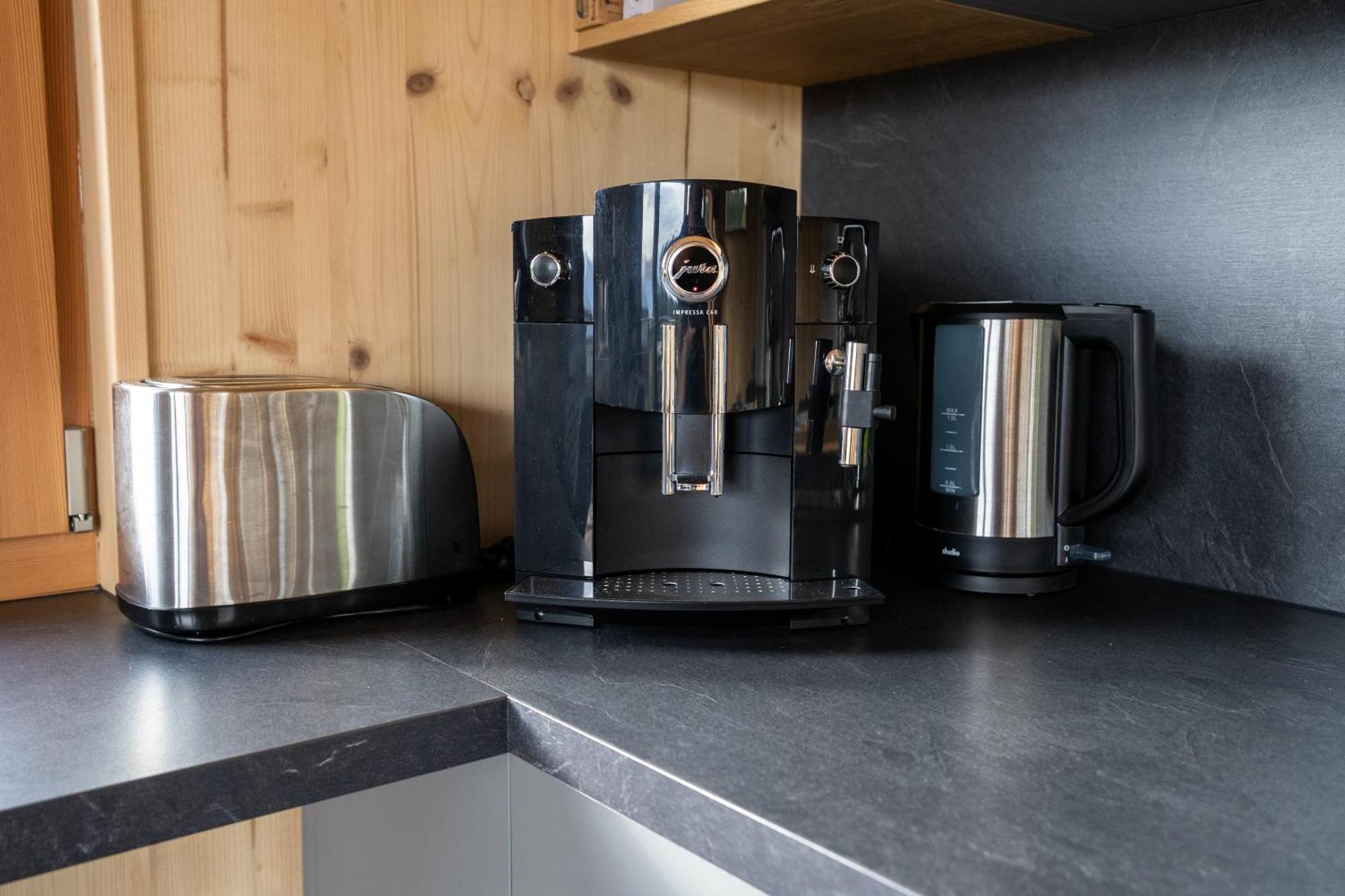 Holzhaus "Zum Schwarz'N" Apartment Aurach am Hongar Ngoại thất bức ảnh