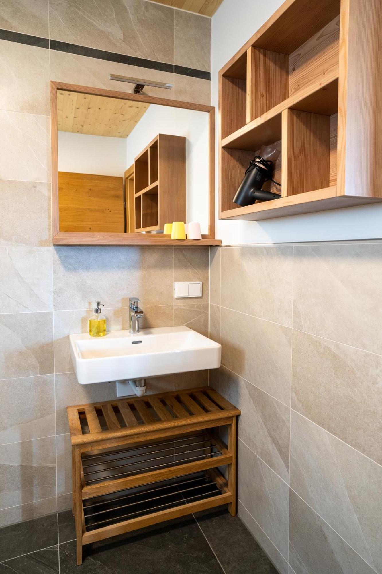 Holzhaus "Zum Schwarz'N" Apartment Aurach am Hongar Ngoại thất bức ảnh